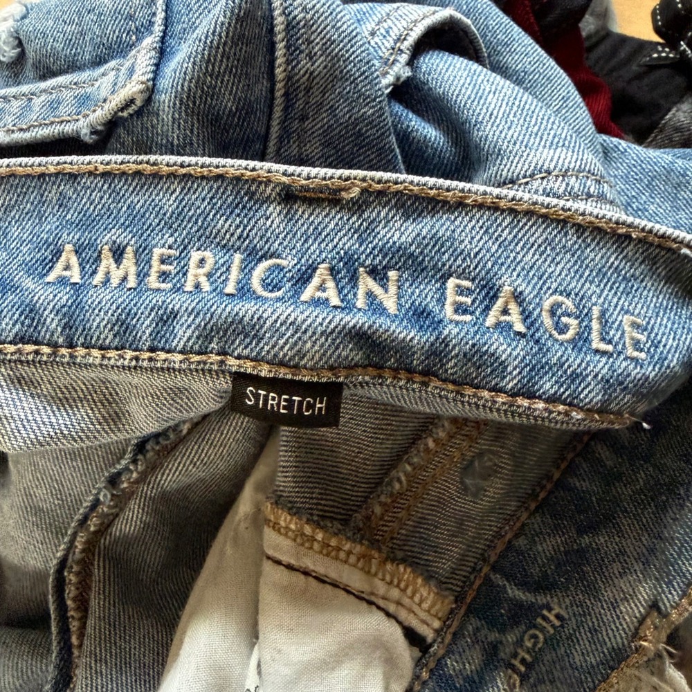 American Eagle Highest Rise 90s Boyfriend Distressed Jeans Womens 10 Regular - Picture 7 of 8